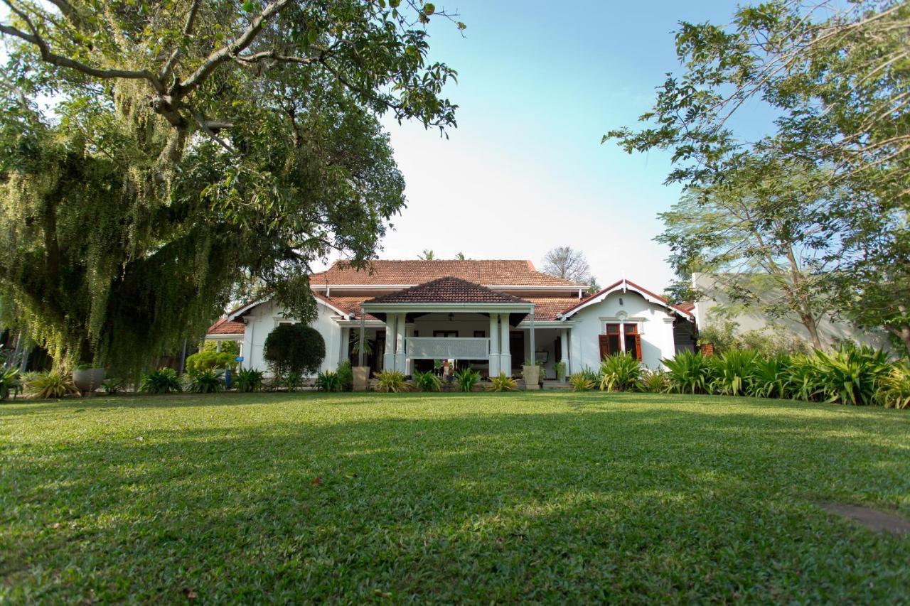 Swanee Grand Hotel Negombo Exterior foto