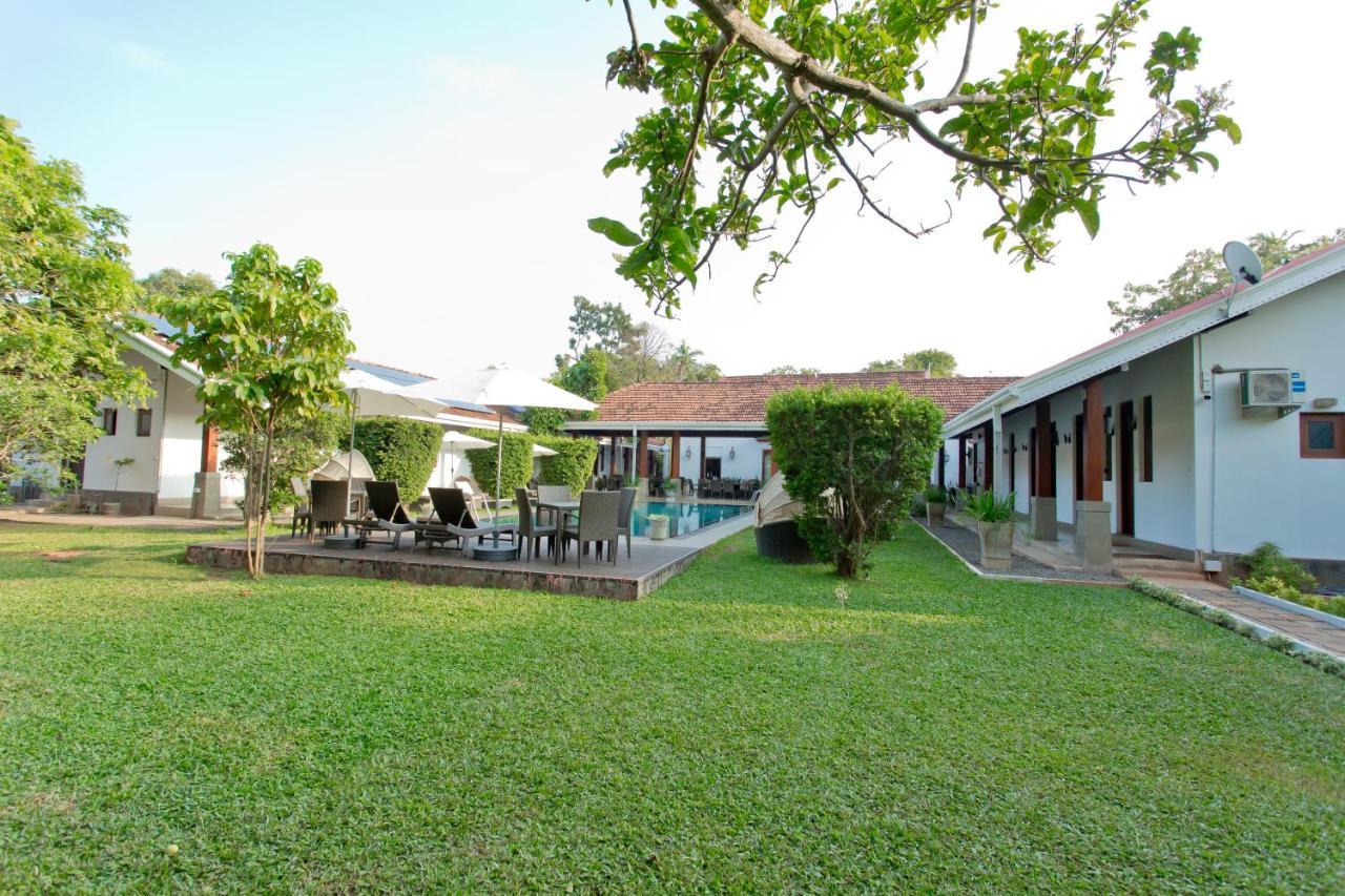 Swanee Grand Negombo Exterior foto