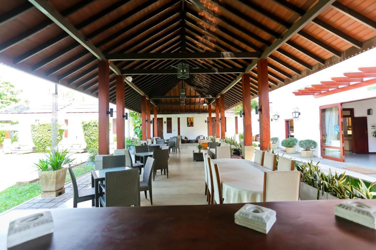 Swanee Grand Hotel Negombo Exterior foto
