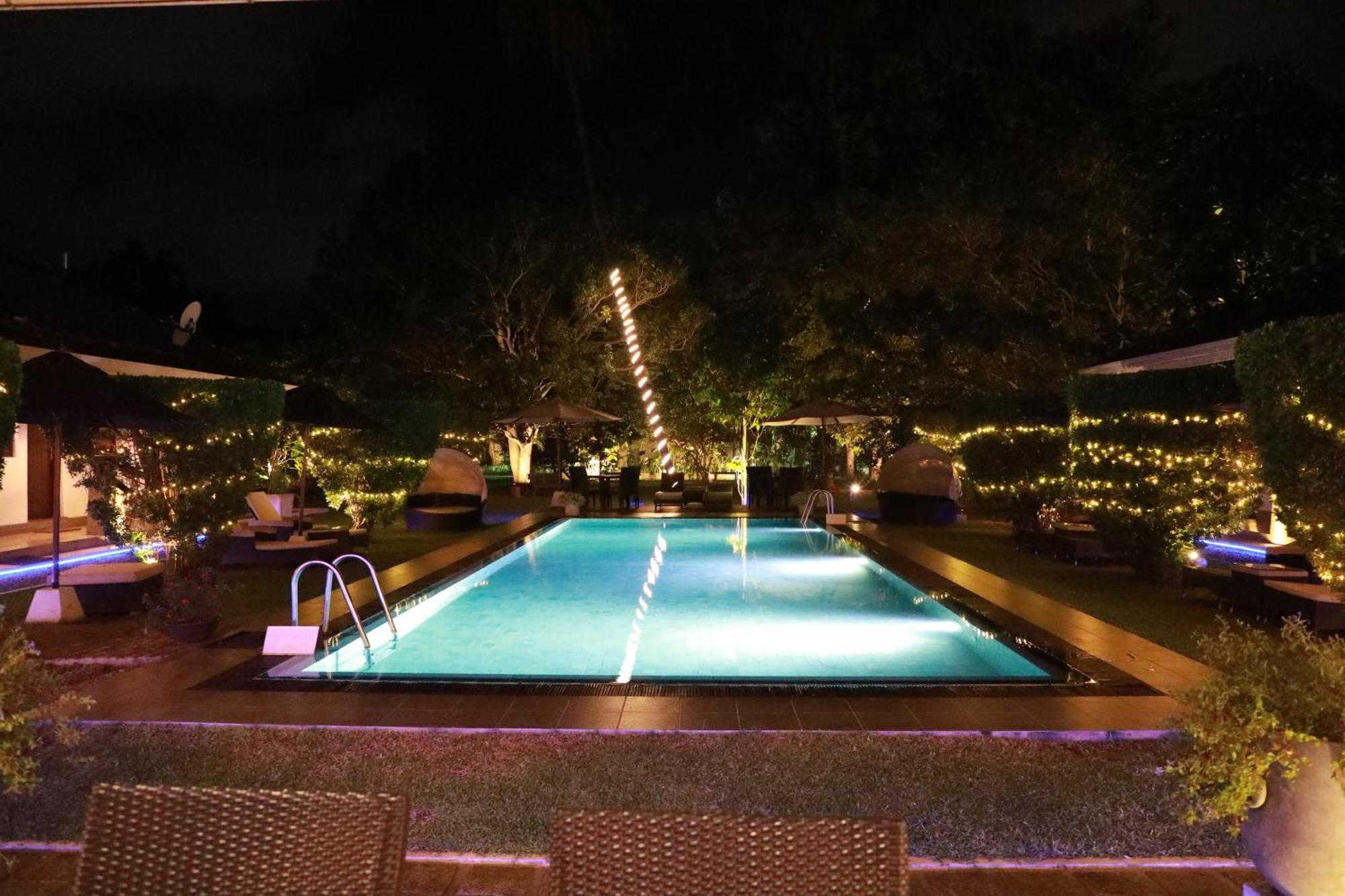 Swanee Grand Negombo Exterior foto