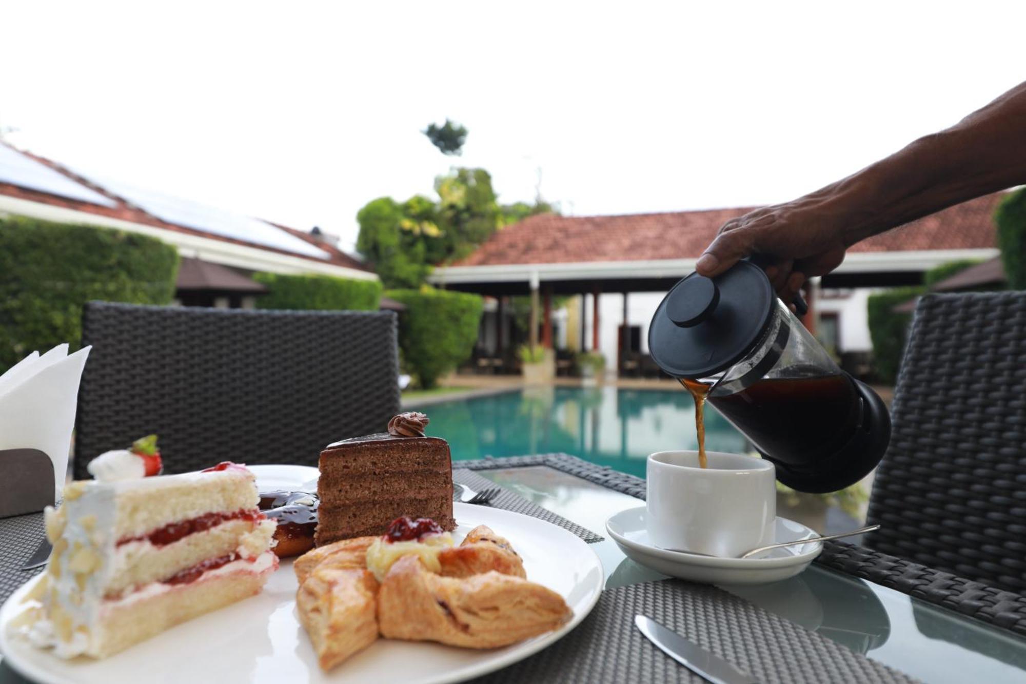 Swanee Grand Negombo Exterior foto