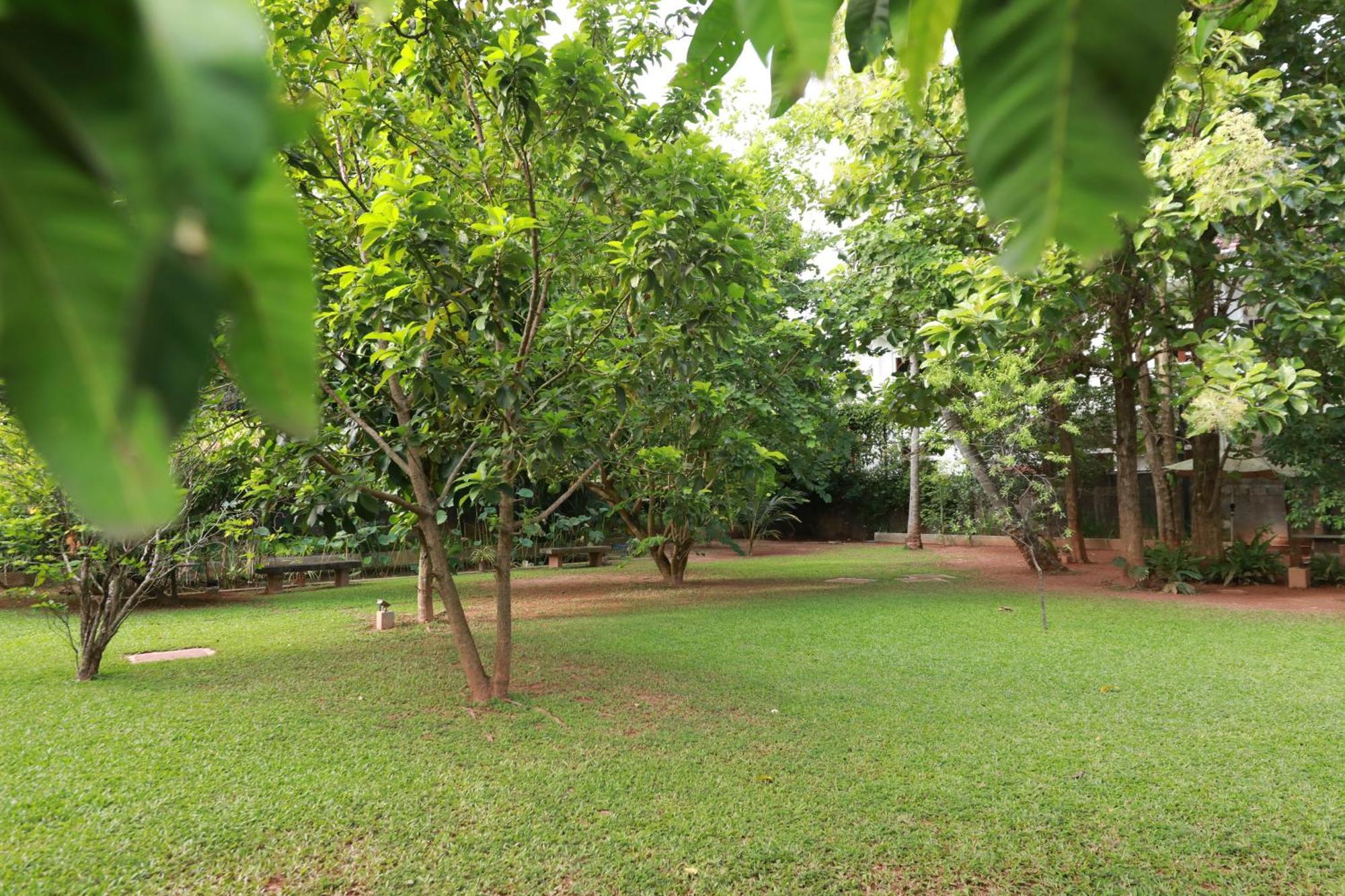 Swanee Grand Negombo Exterior foto