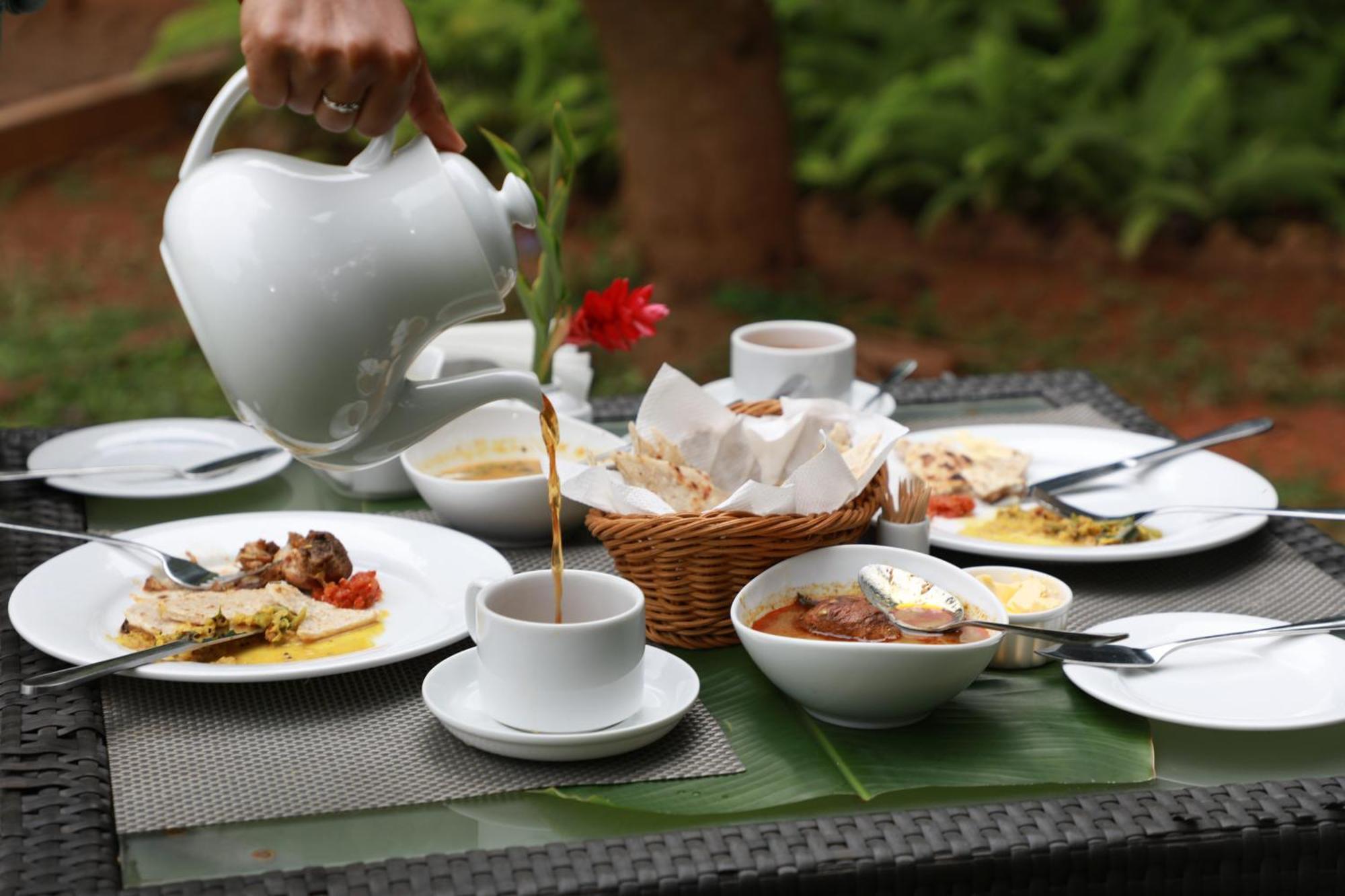 Swanee Grand Negombo Exterior foto